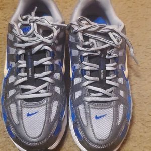 Nike Blue and White Gray Size 7